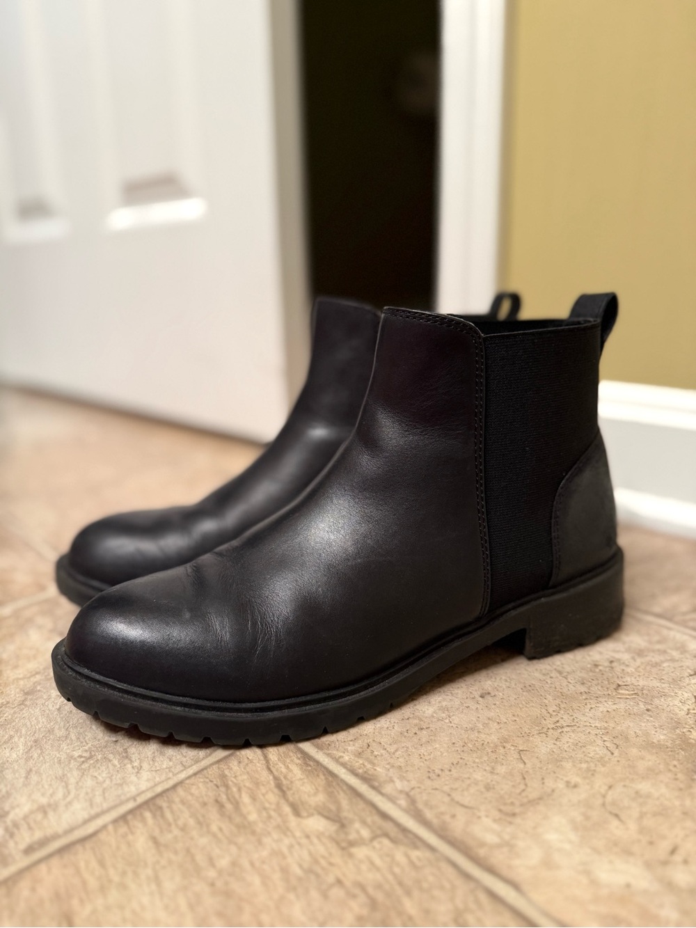 Steve Madden Black Chelsea Ankle Boots – Size 8.5